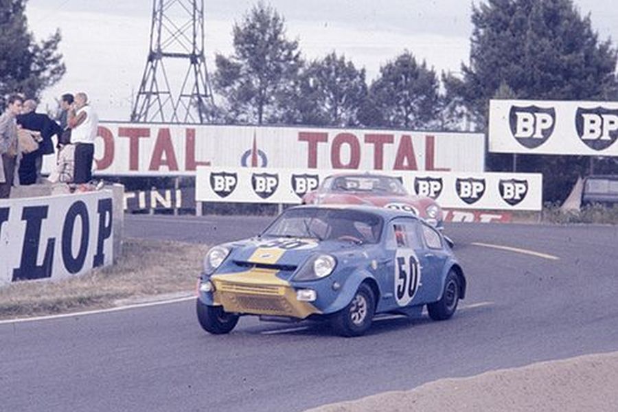 Claude Ballot-Lena in the #50 Mini Marcos GT at 1966 Le Mans 24 Hours
