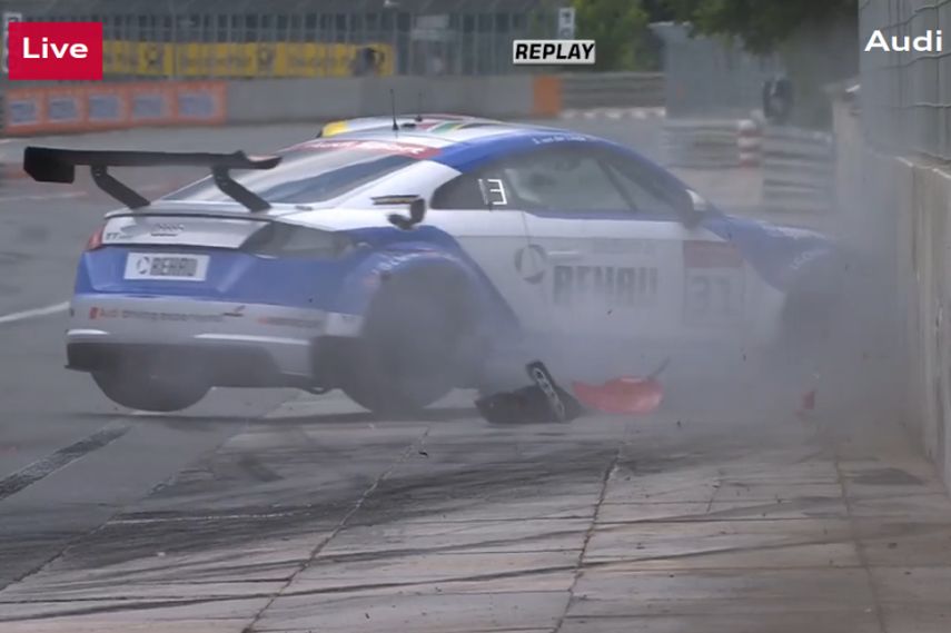 Audi Sport TT Cup, Norisring, Sheldon van der LInde crash