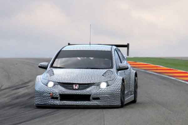 Continually developed Honda Civic Honda Civic on track