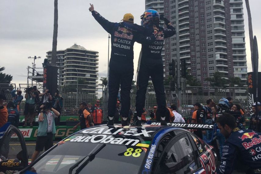 2016 Gold Coast 600, race 2, Whincup, Dumbrell