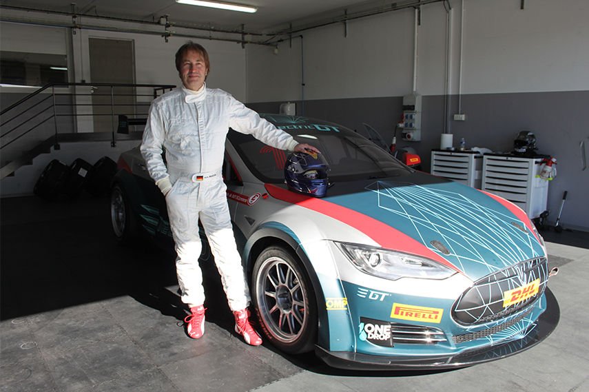 Heinz-Harald Frentzen next to a Tesla Model S P85+