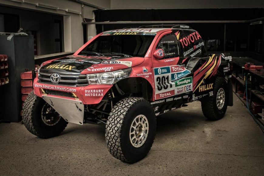 Toyota Hilux Evo in the workshop Workshop, Toyota Hilux Evo front and side view