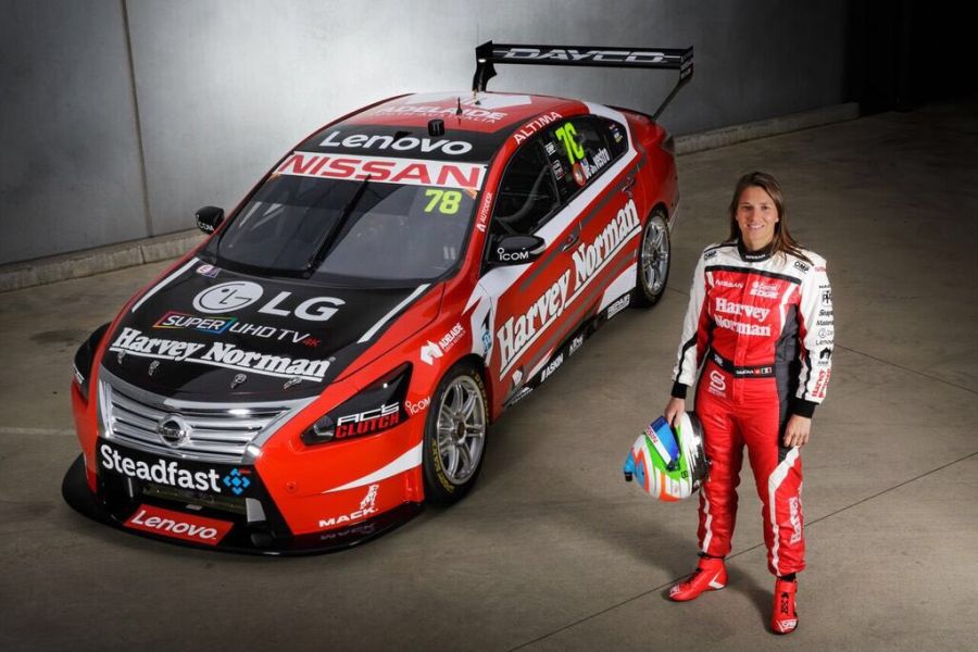 Simona de Silverstro, Nissan Altima
