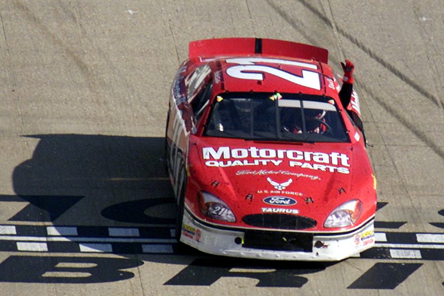 Elliott Sadler in #21 Ford at Bristol