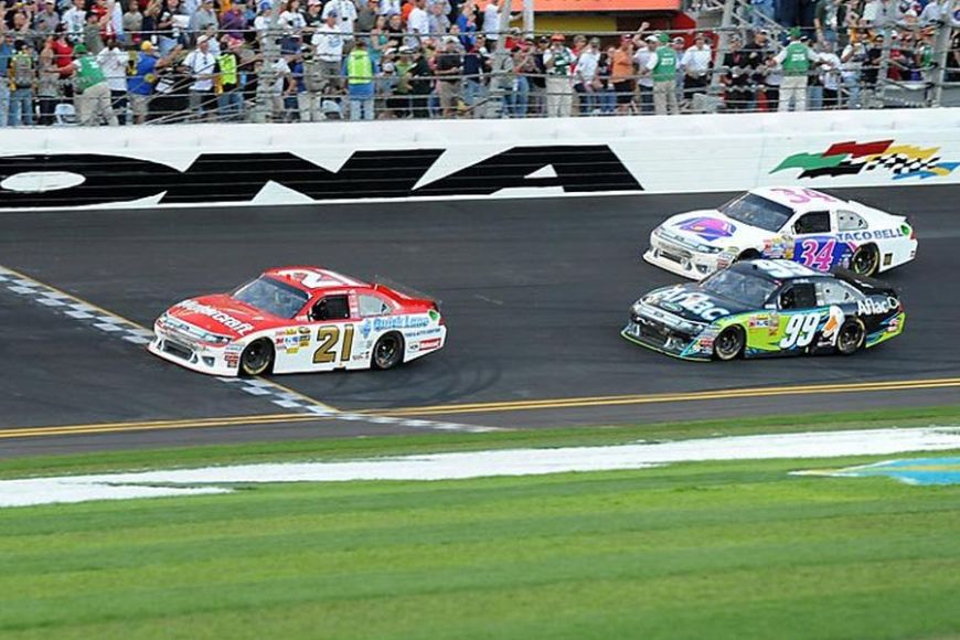 The #21 Wood Brothers Racing Ford is winning the 2011 Daytona 500