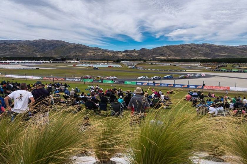 Audience at Highlands Motorsport Park Highlands Motorsport Park audience, track, panorama