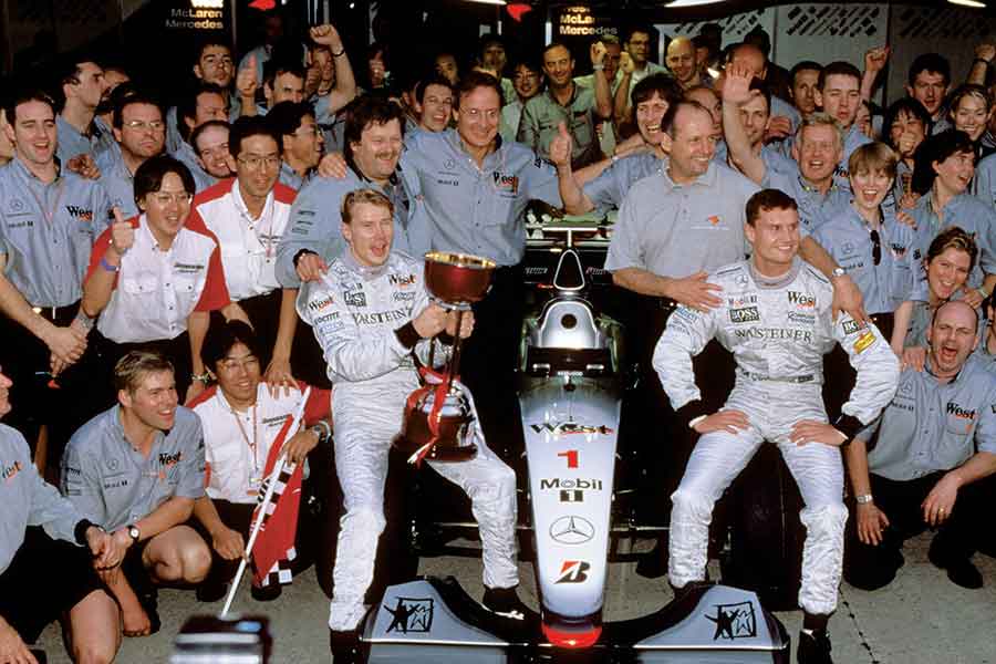 McLaren MP4 1999 Merecdes formula cars v10 engine 1999