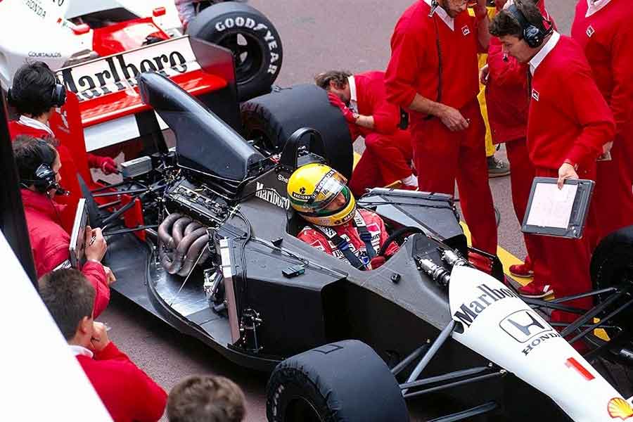 McLaren-MP4-6-Ayrton Senna-mechanics-honda