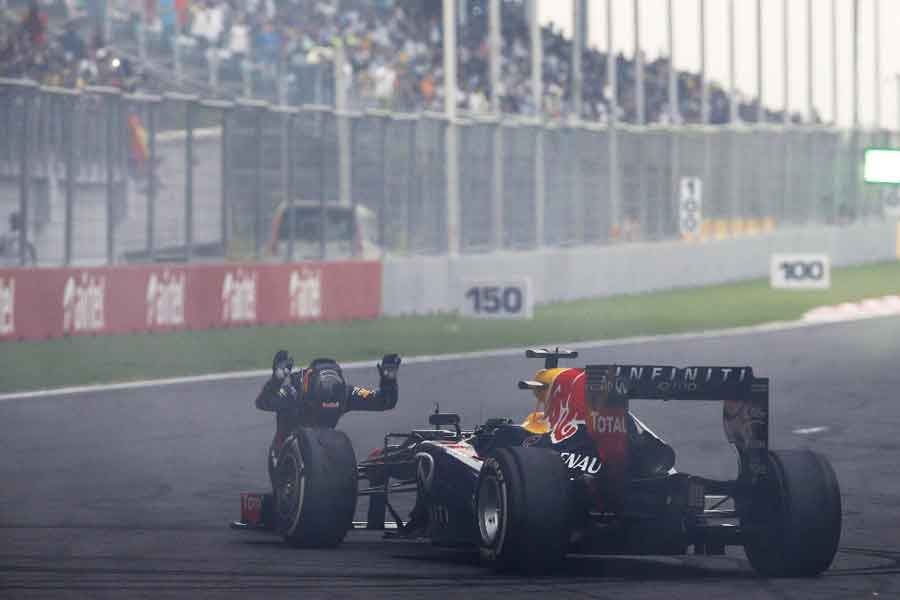 Red Bull RB9 Renault Infiniti 2013 racing engine Vettel Mark Webber formula grand prix race