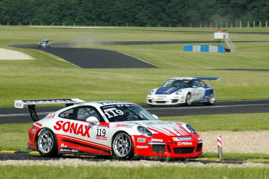 Cars racing at Pannonia Ring