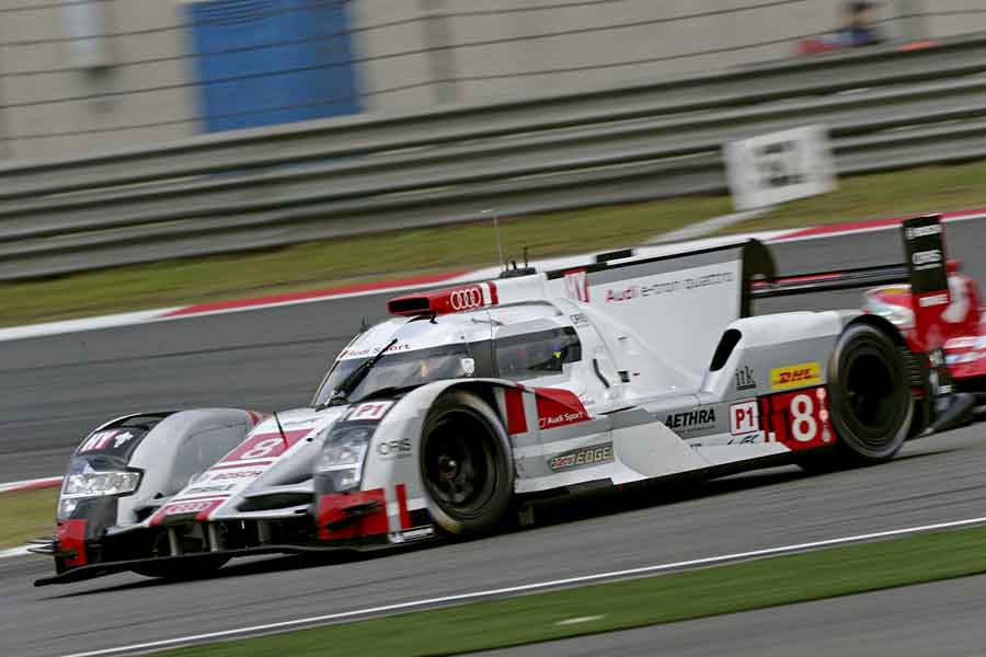 Audi R18 e-tron quattro 2015 racing in Shanghai