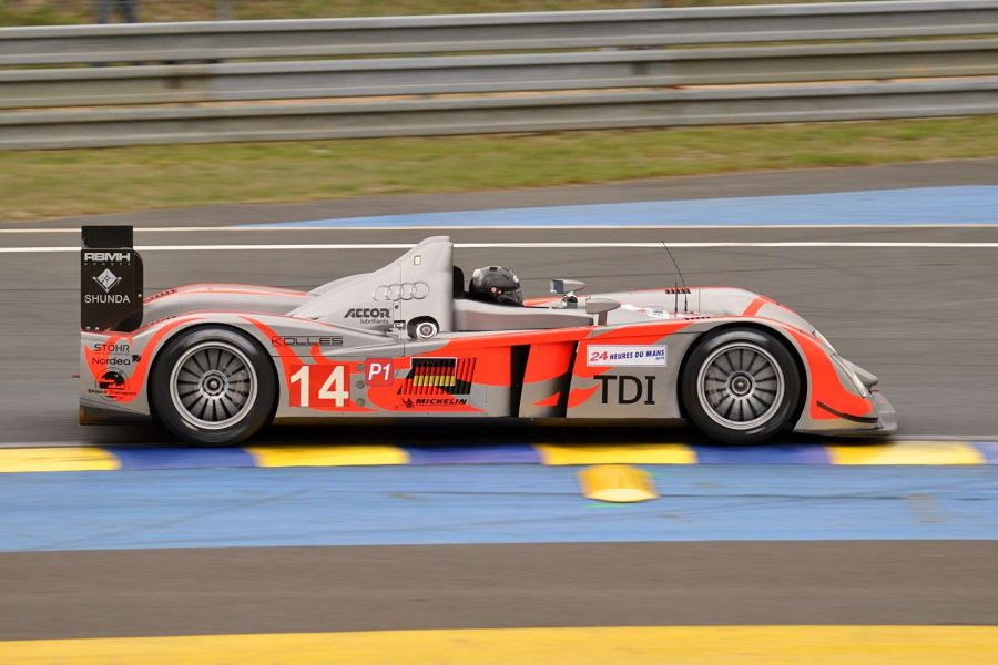 Team Kolles Audi R10 TDI in motion, audi r10 specs