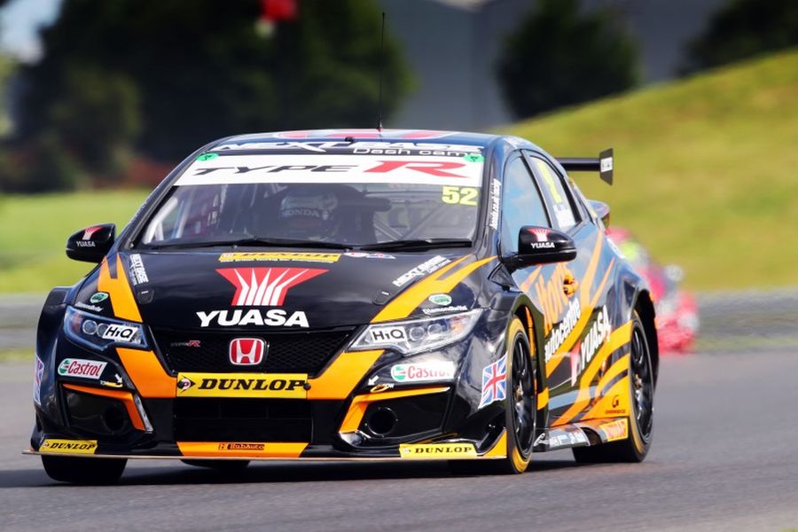 Gordon Shedden wins the third race at Snetterton