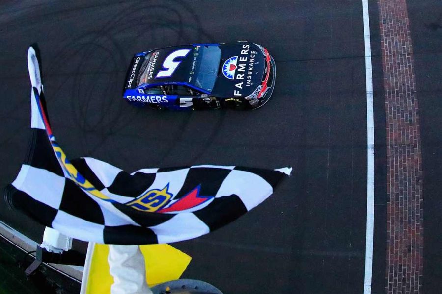 Kasey Kahne wins the 2017 Brickyard 400