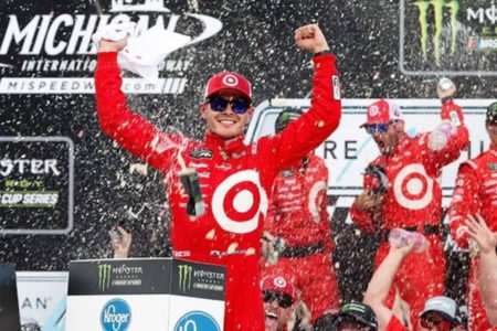 Kyle Larson wins 2017 Pure Michigan 400