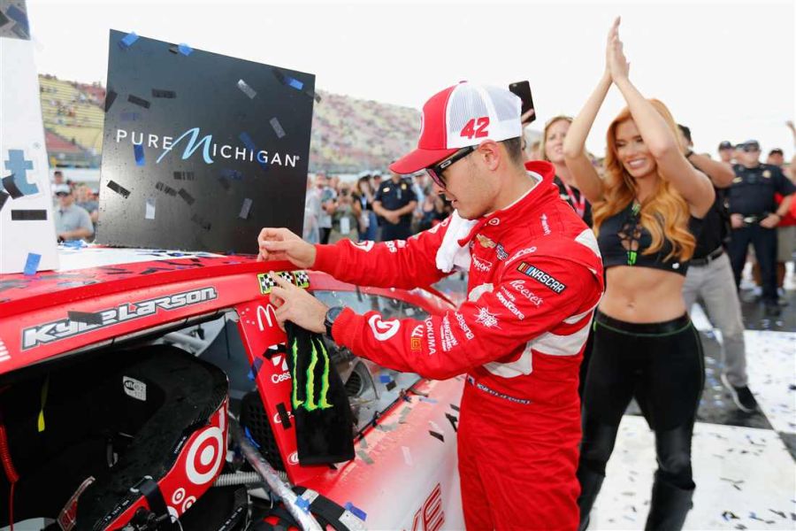 Kyle Larson wins 2017 Pure Michigan 400