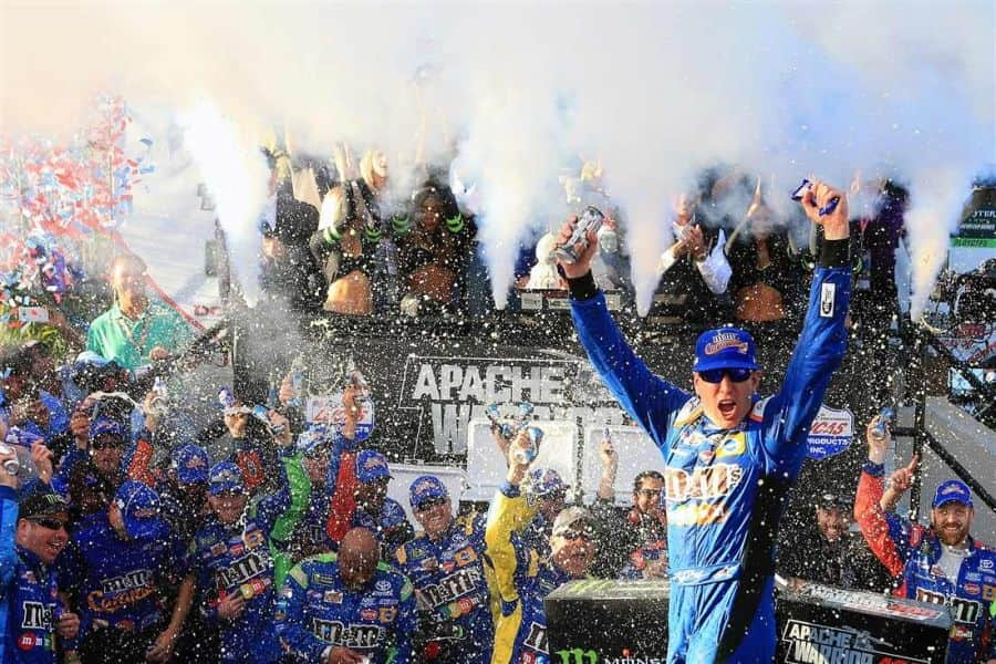 Kyle Busch wins at Dover International Speedway