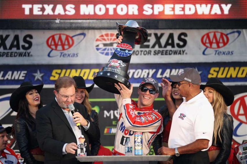Kevin Harvick wins at Texas Motor Speedway