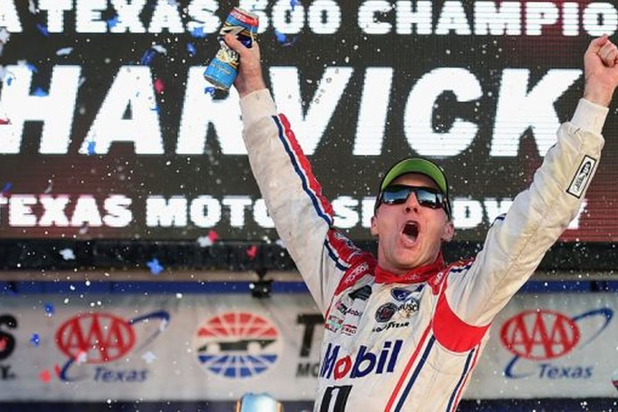 Kevin Harvick wins at Texas Motor Speedway