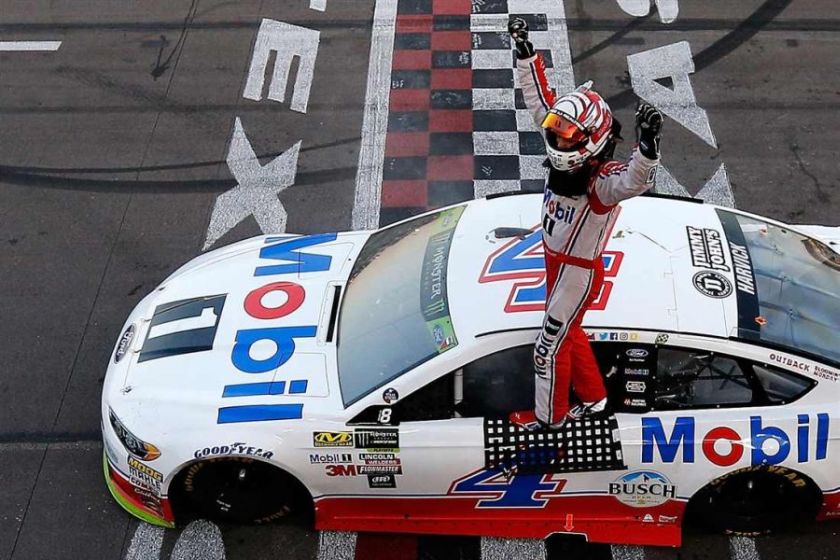 Kevin Harvick wins at Texas Motor Speedway