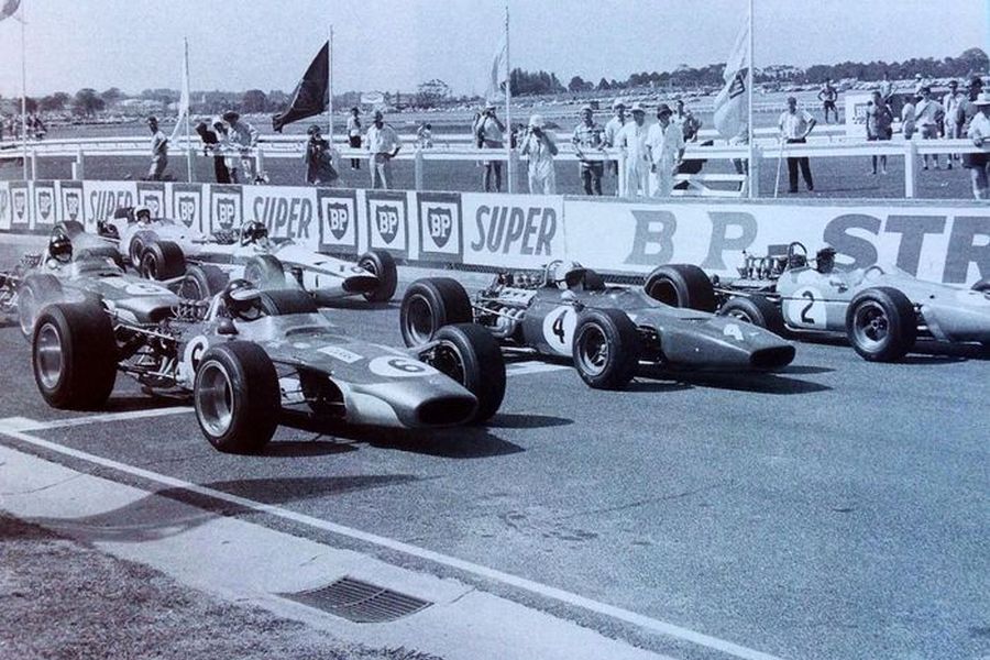 Jim Clark, Chris Amon and Jack Brabham on the front row at the 1968 Australian Grand Prix