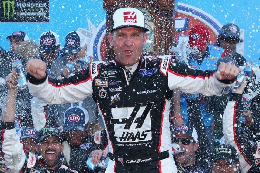 Clint Bowyer wins STP 500 at Martinsville Speedway