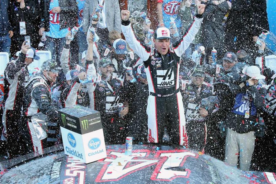 Clint Bowyer wins STP 500 at Martinsville Speedway