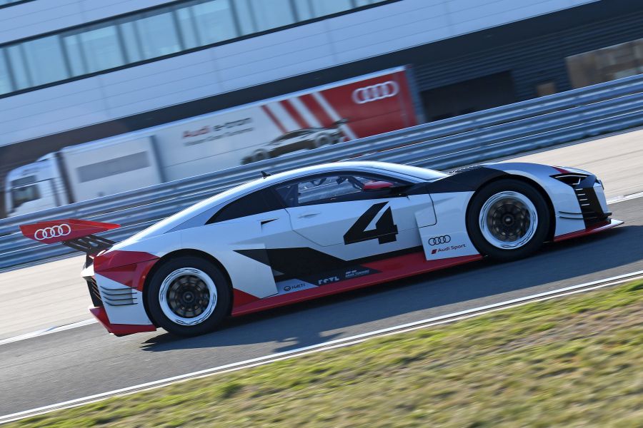 Audi e-tron Vision Gran Turismo side view