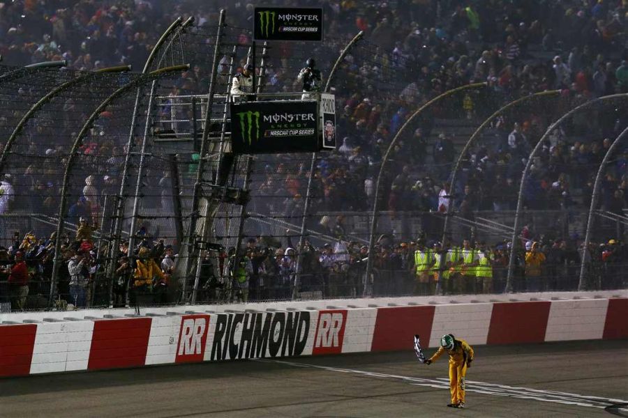 Kyle Busch wins at Richmond