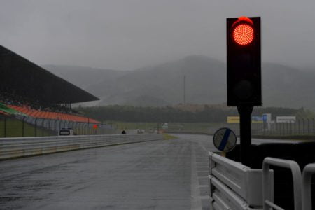 Super Formula Autopolis red light