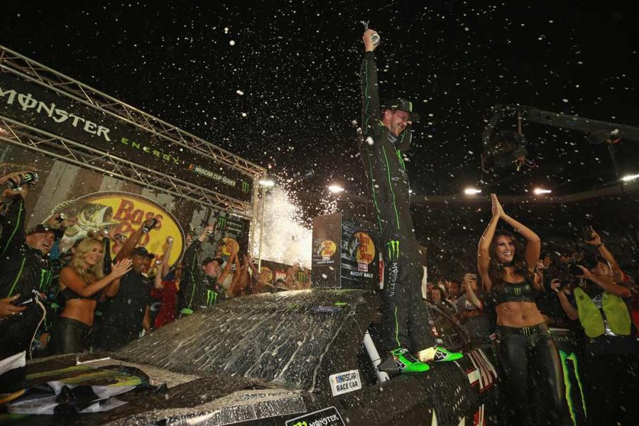 Kurt Busch wins Bristol NIght Race