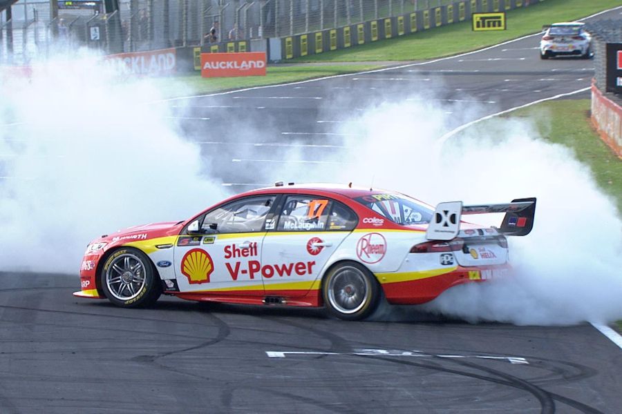 Victorious burnout for Scott McLaughlin a Pukekohe Park Raceway