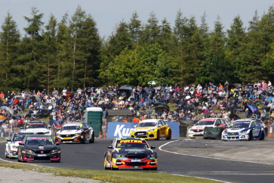 BTCC Croft race