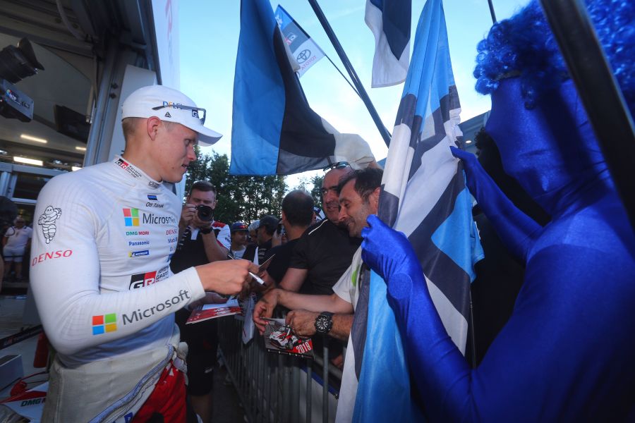 Ott Tanak and fans