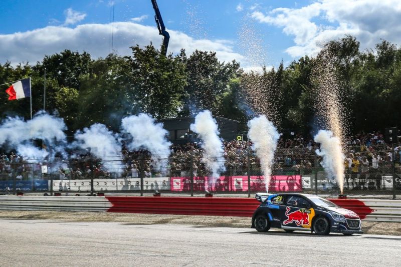 Timmy Hansen in the #21 Peugeot 208