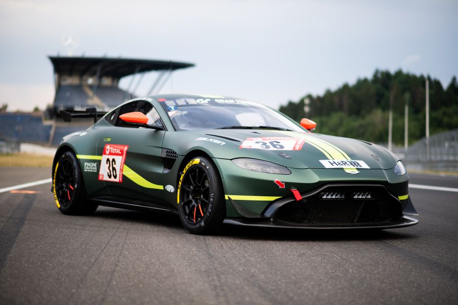 aston martin vantage gt4